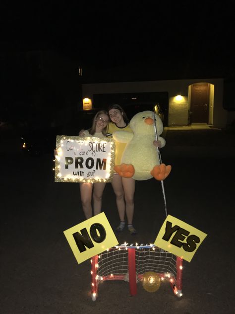 Hockey Dance Proposals, Hockey Promposal For Him, Promposal Ideas For Guys, Funny Promposals, Hockey Promposal, Prom Proposal Ideas, Highschool Tips, Creative Prom Proposal Ideas, Sadies Proposal