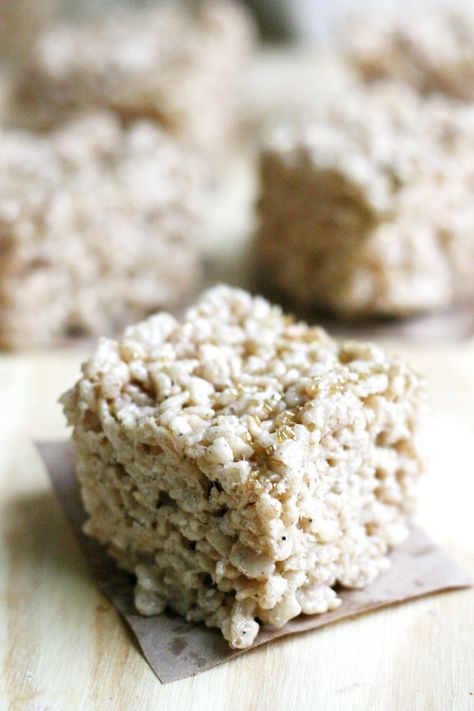 Brown Butter Rice Krispie Treats with Sea Salt | The Pretty Life Girls Brown Butter Rice Krispie Treats, Brown Butter Rice, Rice Krispie Treats Recipe, Rice Krispies Recipe, Krispie Treats Recipe, Rice Recipes For Dinner, Krispy Treats, Butter Rice, Summer Cooking