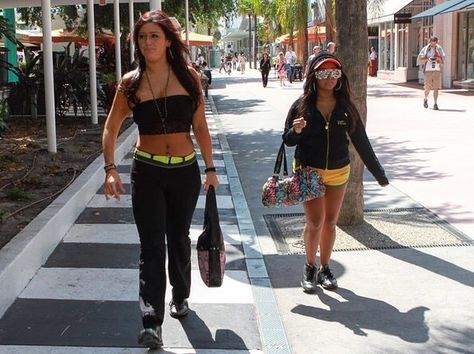 Jersey Shore Theme Party Outfit, Jersey Shore Outfits, Jwoww Jersey Shore, Snooki And Jwoww, Goth Princess, Halloween Costume Outfits, Jersey Shore, Themed Outfits, 2000s Fashion