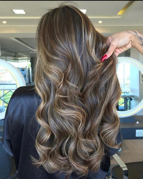 Light Brown Hair Styles, Brown Hair Styles, Pelo Color Vino, Light Brown Hair Color, Balayage Hair Caramel, Rambut Brunette, Brown Hair Looks, Brown Hair Inspo, Hair Tint