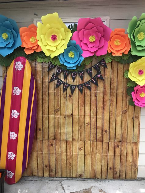 Luau photobooth prop for HS graduation. Luau Photo Booth Ideas, Stitch Photo Booth, Luau Photo Booth, Hoco Decor, Shrimp Boil Party, Beach Theme Birthday, Hoco 2024, Hawaii Theme, Luau Theme Party