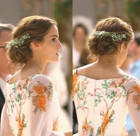 Belle wearing a gorgeous celebration dress Super Hero shirts, Gadgets Emma Watson Hair, Celebration Dress, Emma Watson Belle, Belle Hairstyle, Everyday Hairstyles, Hermione Granger, Emma Watson, Celebrity Dresses, Hermione