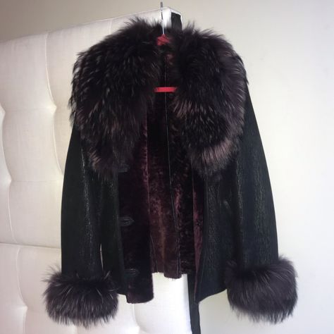 Brand New Super Light And Super Warm Shearling Coat With Fox Collar And Sleeves In A Rare Dark Burgundy Color. New, Without Tags. Top Quality Real Fur. 1920s Fur Coat, Goth Fur Coat, Glam Punk Fashion, Gore Fashion, Gothic High Fashion, Coat With Fur Trim, Coat With Fur Collar, Fall Coats, Fox Collar