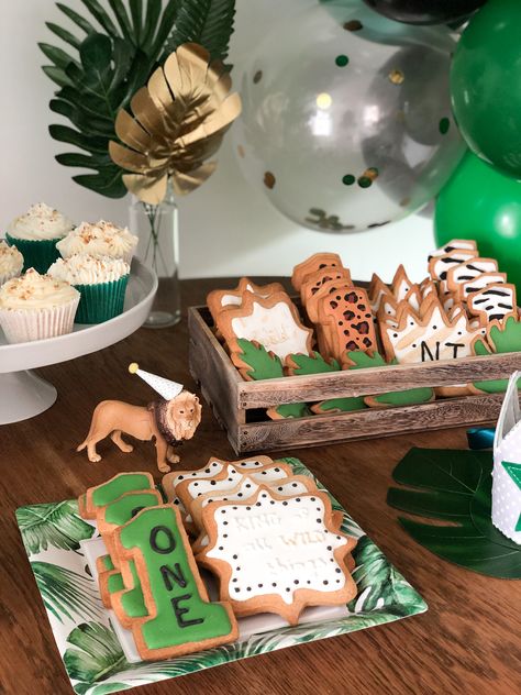 Animal Themed Cake, Wild One First Birthday Party, Lucas Baby, Birthday Concept, Safari Birthday Party Decorations, Safari Cookies, Wild One First Birthday, Bday Decor, Wild Birthday Party