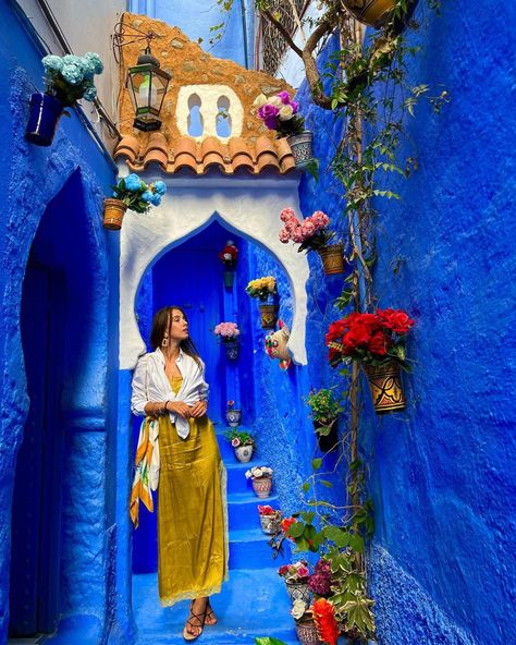 Chefchaouen Morocco Photography, Morocco Photo Ideas, Morocco Picture Ideas, Chefchaouen Morocco Aesthetic, Marrakech Photo Ideas, Marocco Outfits, Marrakech Morocco Outfit, Marrakesh Outfit, Morroco Outfits