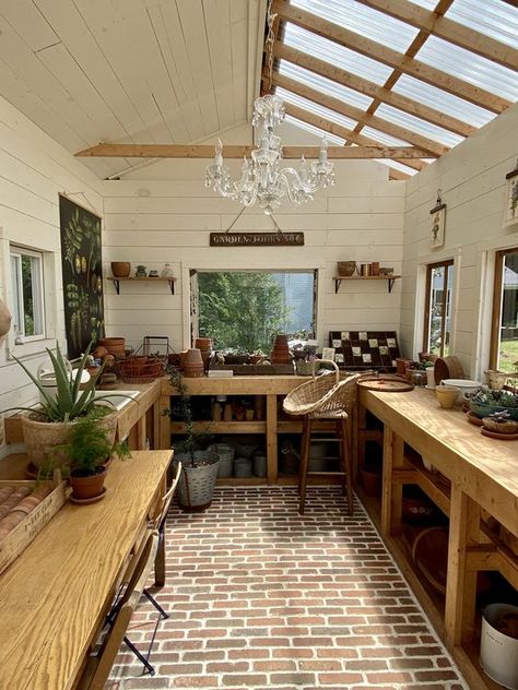 New Mexico Garden Ideas, Rustic Shed Interior, Greenhouse Airbnb, Homestead House Interior, She Shed Rustic, Potting Shed Interior Ideas, Garden For Small Spaces, Shed Interior Design Ideas, Potting Room