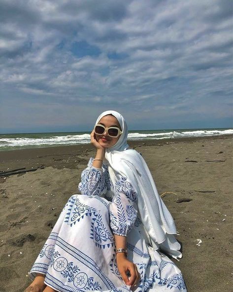 Modest Beach Outfit, Turkey Fashion, Hijab Fashion Summer, Modest Casual Outfits, Mode Turban, Muslim Outfits Casual, Muslim Fashion Hijab Outfits, Head Scarf Styles, Hijabi Fashion Casual