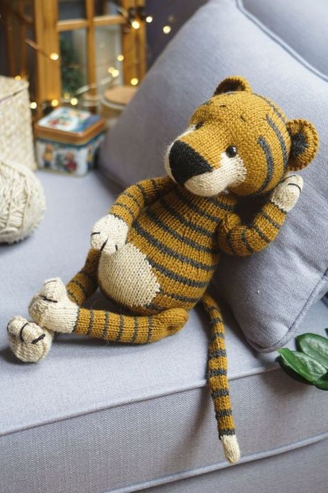 Knitting Pattern - Large Tiger + Video Bonus! Knit Toys Pattern, Tiger Knitting Pattern, Knit Stuffed Animals Patterns, Knit Toy Patterns, Easy Knitting Socks, Unicorn Knitting Pattern, Sheep Knitting Pattern, Knitting Animals, Tiger Video