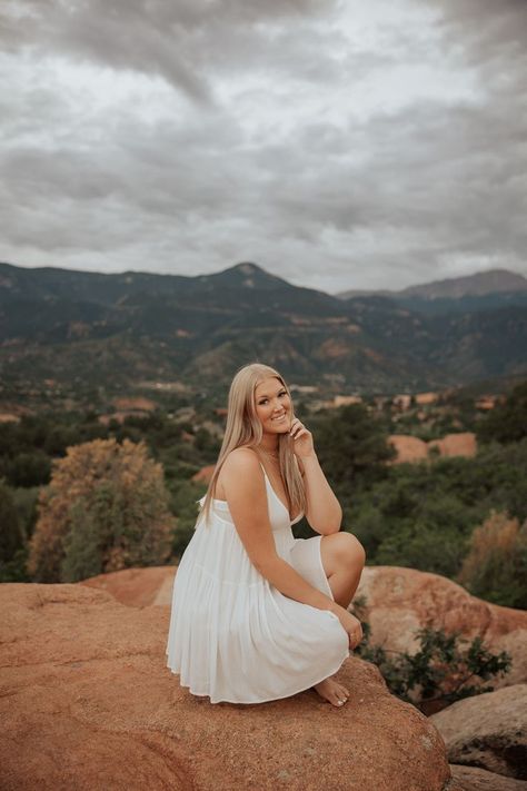 Senior pictures in the Garden of the gods mountains in Colorado Springs Grand Canyon Senior Pictures, Senior Picture Ideas In Colorado, Colorado Springs Senior Pictures, Senior Portraits Mountains, Garden Of The Gods Senior Pictures, Senior Pictures Colorado, Senior Pictures In Colorado, Mountain Senior Pics, Canyon Senior Pictures