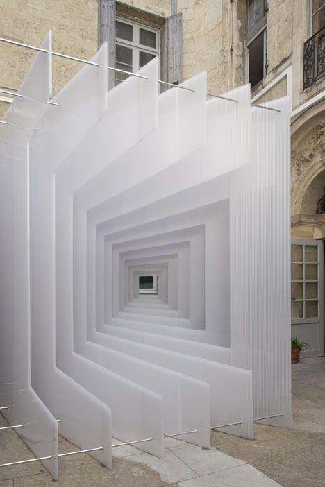 Reframe by Paul Scales and Atelier Kit Vitrine Design, Photowall Ideas, Seni 3d, Art Installation, Sculpture Installation, Stage Design, Montpellier, Design Milk, Land Art