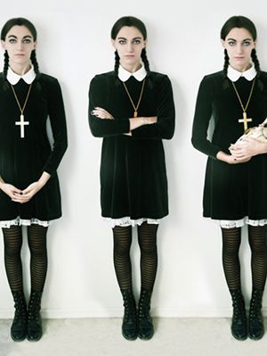 15 DIY '90s Movie Character Halloween Costume Ideas For Girls | Gurl.com Movie Character Halloween Costumes, Diy Fantasia, Wednesday Addams Costume, Hallowen Costume, Diy Kostüm, Halloween 2013, 90s Girl, Halloween 2015, Fantasias Halloween