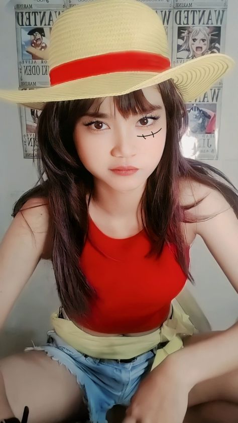 Luffy Genderbend Cosplay, Fem Luffy Cosplay, Luffy Costume Girl, Luffy Girl Cosplay, Luffy Female Cosplay, Luffy Cosplay Female, Easy Cosplay Ideas Women Anime, Easy Anime Costumes, One Piece Cosplay Female