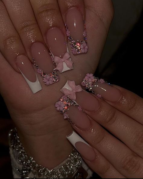 Prom Baddie Nails, Pink Vaquera Outfit Quince, Nina Fresa Nails, Short Buchona Nails, Medium Bling Nails, Copy And Paste Latina Nails, Short Medium Nails, Pink Quince Nails, Latina Nail Designs