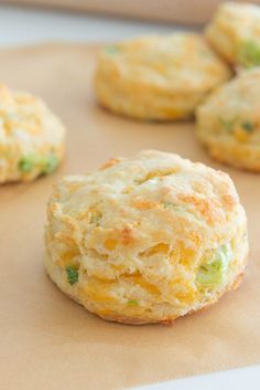 Super Cheesy Cheddar Scallion Biscuits! Made with butter and buttermilk (no shortening), they're flaky and soft. Biscuits Made With Butter, Scallion Biscuits, Onion Biscuits, Breaking Bread, Cheddar Biscuits, Biscuit Bread, Biscuit Rolls, Bread And Pastries, Shortening