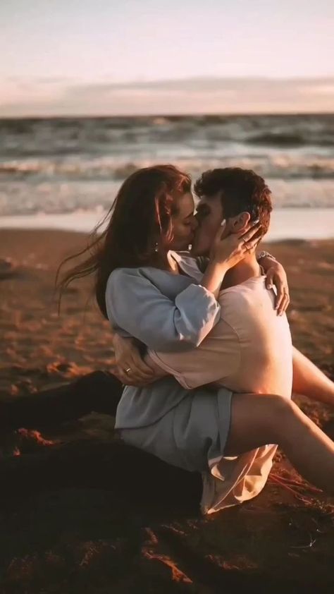 Romantic Couple Kissing, Romantic Videos Couples, Cute Couples Hugging, Cute Couples Kissing, Romantic Couple Photography, Cute Love Couple, Couples In Love, Cute Couple Pictures, Image Hd