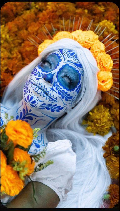 Makijaż Sugar Skull, Mexican Halloween Costume, Mexican Makeup, Sugar Skull Face Paint, Catrina Makeup, Halloween Makeup Sugar Skull, Mexican Halloween, Skull Face Paint, Sugar Skull Face