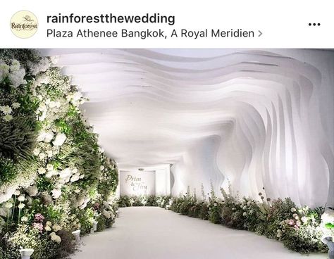 Entrance Tunnel Wedding, Wedding Tunnels, Wedding Reception Stage, Rainforest Wedding, Ceiling Wedding, Hall Ceiling, Wedding Reception Entrance, Nikah Decor, Reception Stage