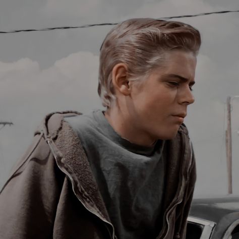 Ponyboy And Johnny Matching Pfp, Outsiders Characters, Outsiders Ponyboy, The Outsiders Ponyboy, Tommy Howell, Outsiders Imagines, Outsiders Greasers, Ponyboy Curtis, Pony Boy