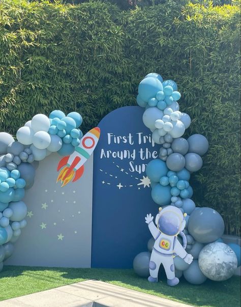 First Trip Around The Sun Backdrop, Astronaut Party Ideas, Astronaut Theme Birthday Party, Astronaut Birthday Theme, Astronaut Birthday Party, Birthday Party Paper Decorations, Airplane Birthday Party Decorations, Space Backdrop, Astronaut Theme