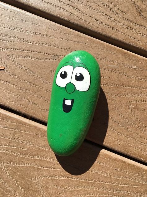 Larry the cucumber painted rock Square Rock Painting, Square Rock Painting Ideas, Veggie Rock Painting, Rock Painting Funny, Cucumber Rock Painting, Rock Painting Pickle, Vegetable Painted Rocks, Pickle Rick Rock Painting, Funny Rock Painting