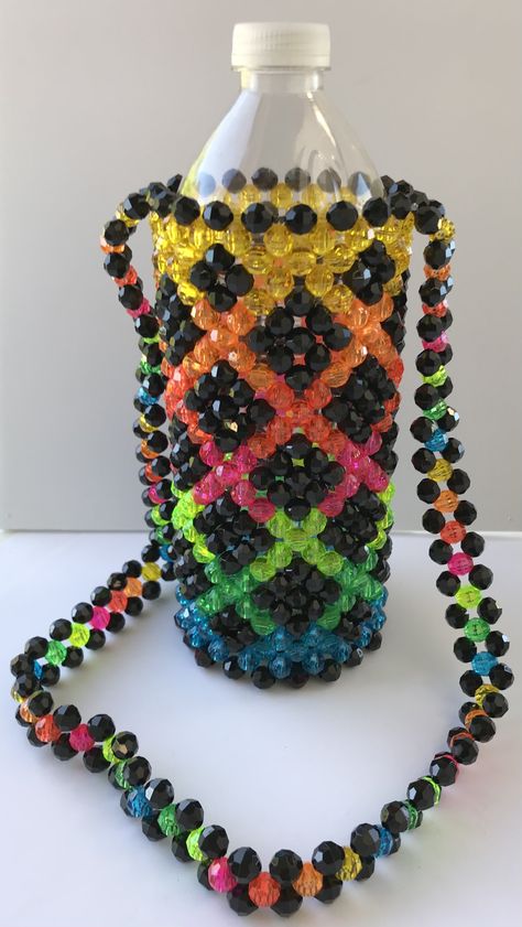 Pony Bead Water Bottle Holder, Kandi Storage Ideas, Kandi Water Bottle Holder, Big Kandi Cuff, Kandi Bag Tutorial, Kandi Inspo Cuff, Kandi Purse Pattern, Kandi Ideas Cuffs, Kandi Bag Pattern