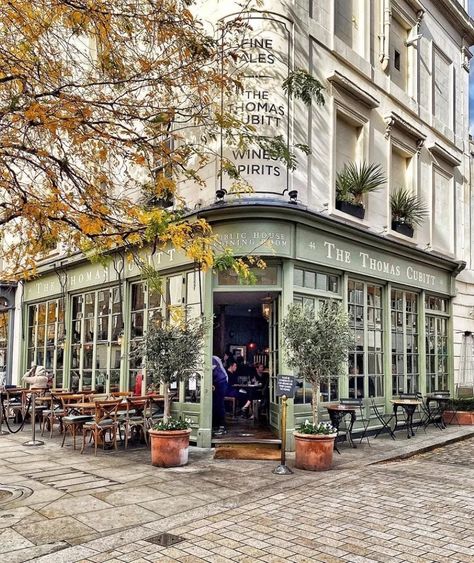 Traditional British Food, Pubs In London, Alfred Tennyson, Belgravia London, London Cafe, Sloane Square, Uk Trip, Victoria Station, Meat Shop