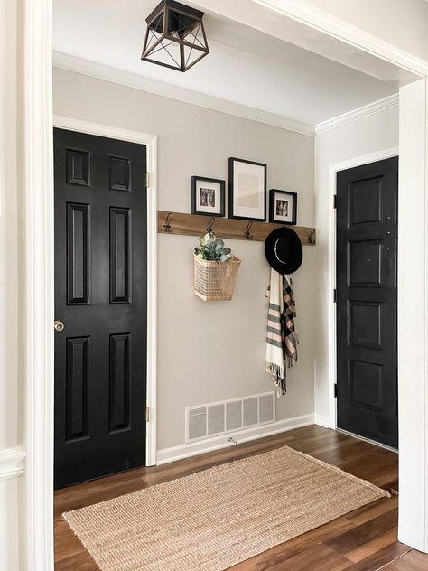 5 Genius Ways to Customize & Update your Entryway • Emily Rone Home Painting Interior Doors Black, Ideas Recibidor, Apartment Entryway, Minimalist Living Room Design, Home Office Inspiration, Small Entryways, Hamburger Helper, Living Room Decor Fireplace, Entryway Wall