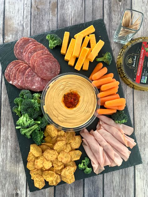 Party Tray Ideas, Hummus Appetizers, Hummus Flavors, Hummus Platter, Appetizer Platter, Homemade Appetizer, Party Tray, Food Cookies, Appetizer Platters