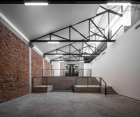 Crown Hall, Art Galleries Architecture, Museum Interior, Barn Renovation, Brick Texture, Timber Structure, Roof Structure, Furniture Factory, Exhibition Space