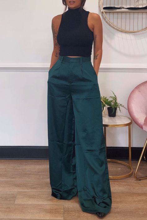 Satin Pants Wedding, Satin Jeans Outfit, Stain Pants Outfit, Satin Green Pants, Silk Dress Pants Outfit, Gold Silk Pants Outfit, Semi Formal Wide Leg Pants Outfit, Green Satin Trousers Outfit, Satin Trousers Outfit Winter