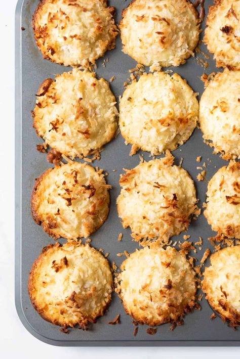 Recipes With Canned Pineapple Chunks, Pineapple Coconut Muffins Recipes, Pineapple Muffins Recipes, Coconut Extract Recipes, Canned Pineapple Recipes, Crushed Pineapple Muffins, Muffins With Pineapple, Pineapple Coconut Muffins, Coconut Muffin Recipes