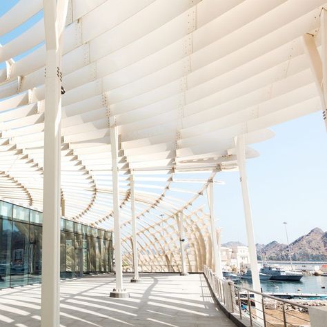 Snøhetta's Muttrah Fish Market features slatted canopy inspired by Arabic calligraphy Assemblage Architecture, Market Canopy, Norwegian Architecture, Canopy Architecture, British Architecture, Passive Design, Zaha Hadid Architects, Fish Market, Interior Design Diy