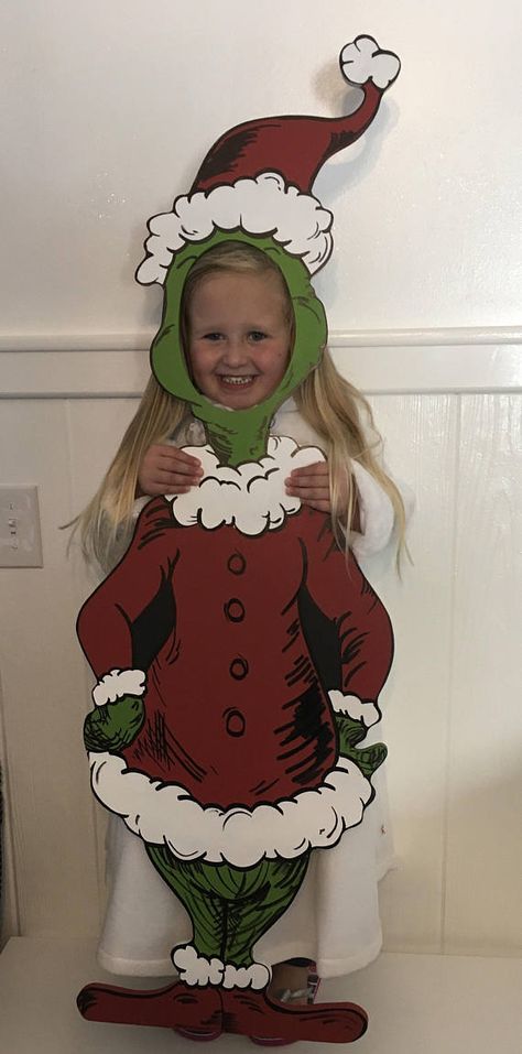 Grinch Grinch Photo Cutout, Grinch Photo Backdrop Diy, Whoville People Printable, Grinch Photo Backdrop, Grinch Photo Booth, Whoville Decor, Grinch Board, Plywood Decor, Christmas Whoville