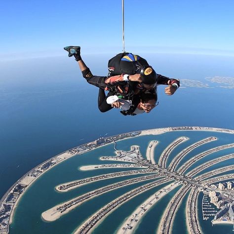 Skydiving In Dubai, Dubai Islands, Parachute Jump, Great Blue Hole, Notes App, Shark Diving, The Descent, Pyramids Of Giza, Galapagos Islands