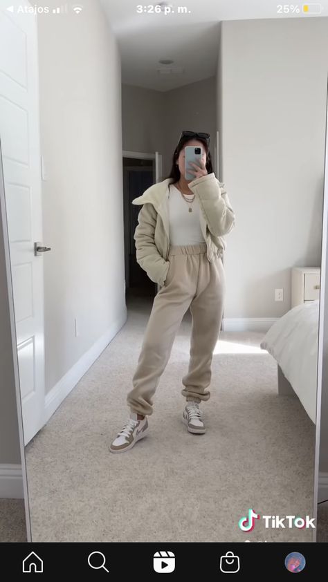 Khaki Sweatpants Outfit, Sweatpant Outfits, Comfy Outfits Lazy, Airplane Outfits, Sweatpants Outfits, Outfits Lazy, Simple Wardrobe, Modest Fashion Hijab, Cold Outfits