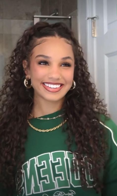 Curly Hair Goals: 25 Gorgeous Styles to Try Cute Curly Hairstyle, Curly Hair Advice, High Bun Hair, Quick Curly Hairstyles, Curly Hair Goals, Curly Hair Beauty, Mixed Curly Hair, Easy Hair Cuts, Curly Hair Videos