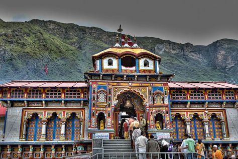 Badrinath Temple, Vishnu Temple, Temple India, Haridwar, Female Avatar, Female Art Painting, Water Bodies, Hindu Temple, Lord Vishnu