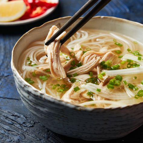 20-minute Vietnamese Chicken Pho 04 Marion Gasby, Shiitake Noodles, Vietnamese Chicken Pho, Miso Noodle Soup, Marion Grasby, Vietnamese Chicken, Chicken Pho, Vietnamese Pho, Pho Recipe