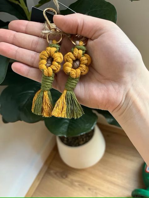 These gorgeous keychains are a must!!! Available in 3 colours Macrame Leaves Keychain, Macrame Keychain 2 Colors, Macrame Flower Keychain Tutorial, 2 Color Macrame Keychain, Daisy Macrame Keychain, Flower Macrame, Daisy Keychain, Sunflower Keychain, Macrame Keychain