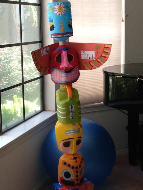 Cardboard Totem Pole, Tiki Totem Poles Diy Hawaiian Luau, Diy Totem Pole Ideas, Diy Totem Pole, Totem Poles For Kids, Diy Luau, Luau Decor, Diy Totem, Luau Decorations