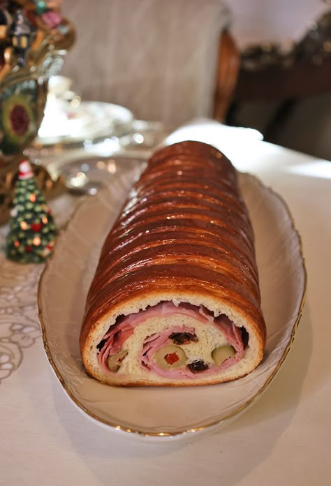 Venezuelan Christmas Food, Jamon Con Pina Puerto Rico, Venezuelan Breakfast, Guatemalan Pan Dulce, Venezuelan Food, Christmas Dining Table Decor, Tomato Bisque, Christmas Dining Table, Old Recipes