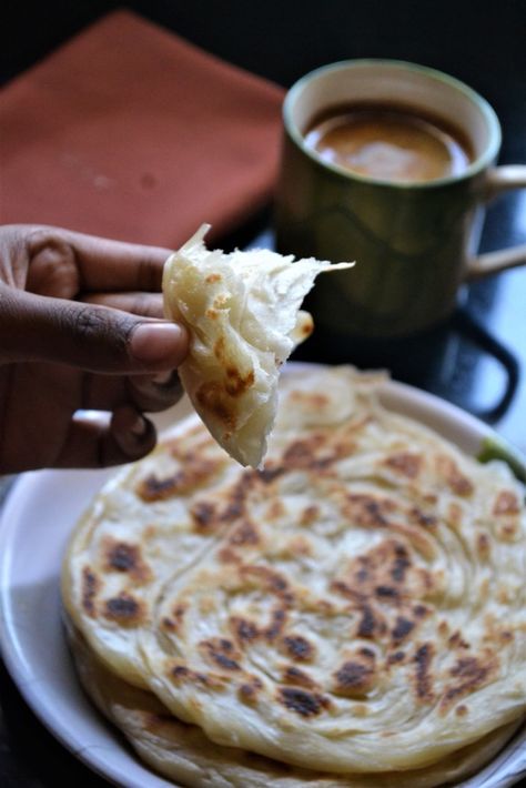 Somun Bread Recipe, Flaky Bread Recipes, Marocan Recipes, Vegan Moroccan Recipes, Moroccan Flatbread Recipe, Saj Bread Recipe, Moroccan Flatbread, Flaky Bread, Moroccan Foods