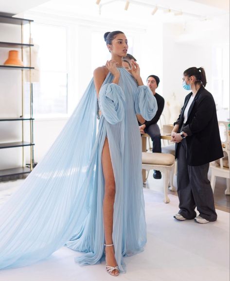 imaan hammam met gala 2022 Imaan Hammam, Gala Dresses, Glam Dresses, Mode Inspo, Gorgeous Gowns, Elegant Outfit, Fancy Dresses, Dream Dress, Blue Dress