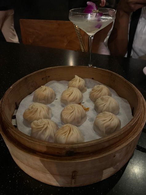 Dumplings Aesthetic, Aesthetic Cafes, Din Tai Fung, Soup Dumplings, Taiwanese Food, Kawaii Cooking, Taichung, Feeling Hungry, Snap Food