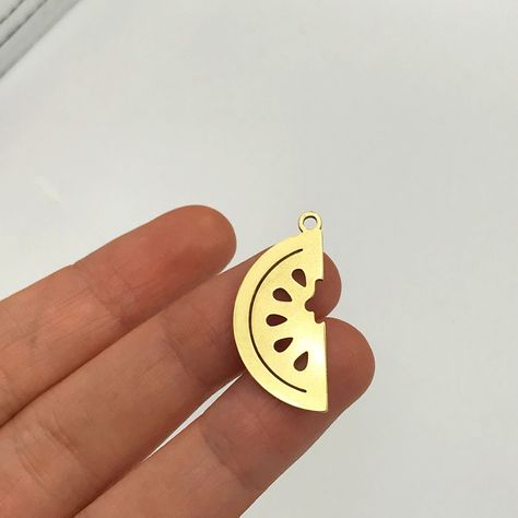 6 pcs Raw Brass Watermelon Slice Necklace Charm, Watermelon Pendant, Watermelon Cut Out Earring Charm Laser Cut Jewelry Supplies RW-1030 Size information is shared below Material; Brass Size: 13x30mm Hole Size: 2.00mm Plating: Raw Quantity: Optional If there is any other product you are interested in, please check our site below; All of our products are designed and manufactured by us. If you want to order more products in stock, you can freely contact us. Our Products; -Nickel-free -Lead-free - Laser Cut Necklace, Earring Charm, Cut Watermelon, Watermelon Slice, Laser Cut Jewelry, Necklace Charms, Laser Cut Metal, Watermelon Slices, Necklace Charm