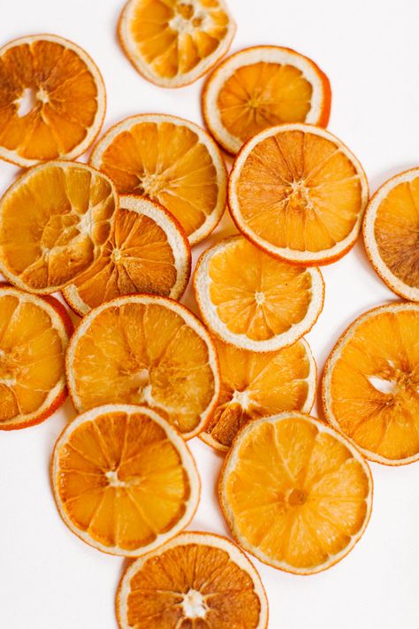 Christmas Wreath Supplies, Orange Christmas, Dried Oranges, Simple Christmas Decor, Dried Orange Slices, Christmas Greenery, Wreath Supplies, Orange Fruit, How To Make Diy