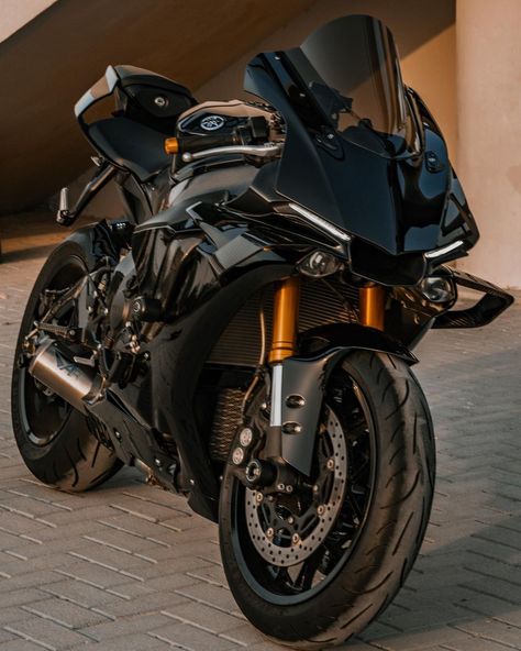 Phantom 🖤 Photographer @neco.graphy 🖤 #yamahar1 #r1 #rrneco | Instagram R3 Motorcycle, Future Bike, Mobil Futuristik, Yamaha R3, Best Motorbike, Stylish Bike, Image Moto, Motorcross Bike, Bike Aesthetic