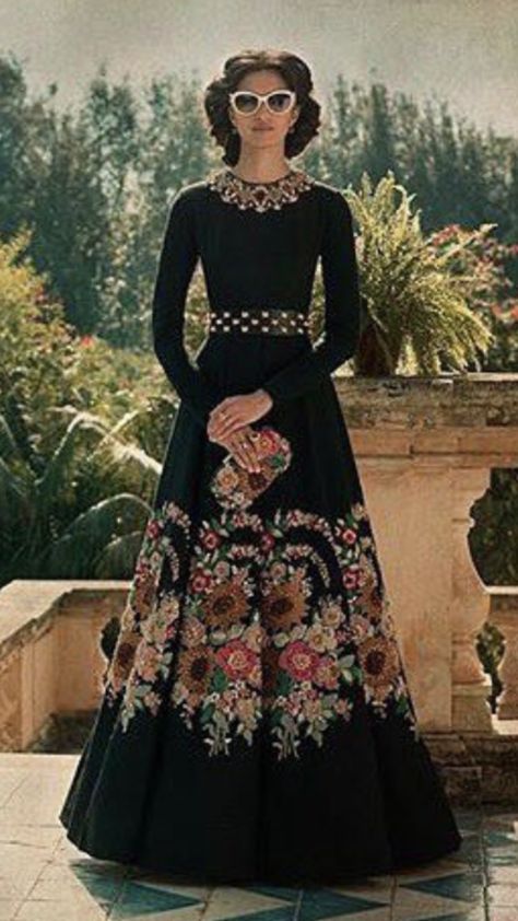 Sabyasachi Sabiya Sachi Dress, Sabiya Sachi Lehenga, Sabiya Sachi, Sabyasachi Anarkali, Nokshi Katha, Indian Wedding Reception Outfits, Sabyasachi Collection, Wedding Reception Outfit, Reception Outfits