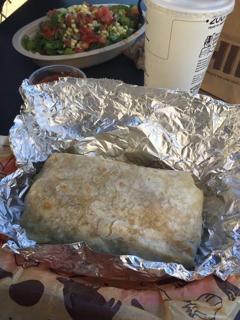 Chipotle Burrito Aesthetic, Huge Burrito, Burritos Chipotle, Burrito Aesthetic, Chipotle Aesthetic, Chipotle Burrito, Food Street, Food Babe, Food Therapy