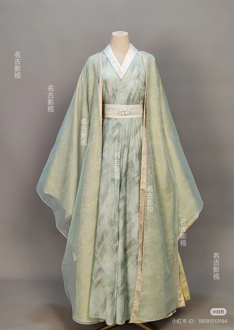 Traditional Chinese Hanfu, Ethereal Jewelry, Traditional Asian Dress, Hanfu Dress, Chinese Clothing, Drawing Clothes, Historical Costume, Chinese Dress, Fashion Heels